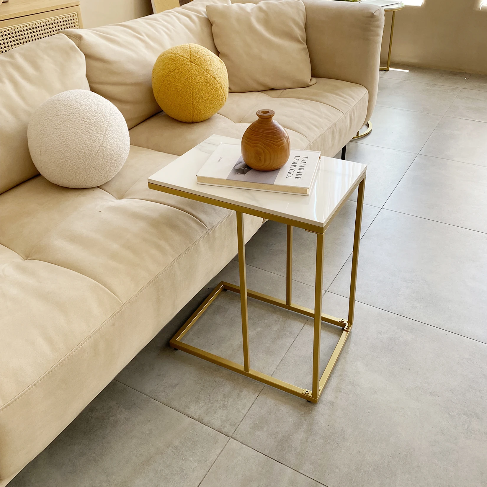 Desk Setup Minimalist - Table d'appoint en marbre, canapé en